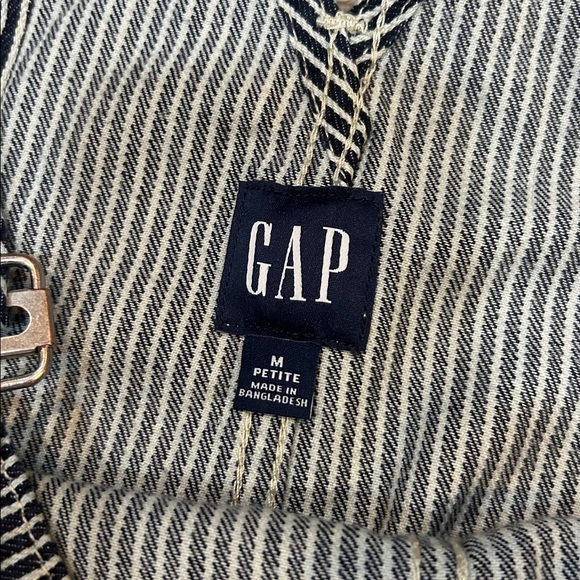 GAP Women's Striped Cuffed Denim Overalls, size Medium Petite - Picture 4 of 8